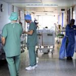 Islamico umilia l'infermiera: "Donna, abbassa lo sguardo"