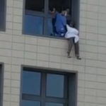 Foggia: paziente cerca di gettarsi dalla finestra, infermiere gli salva la vita