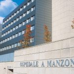 Lecco, fa discutere la sala fumatori per medici nel blocco operatorio del “Manzoni”