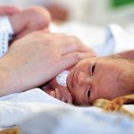 Torino: arrivano i volontari donatori di coccole per i neonati ricoverati