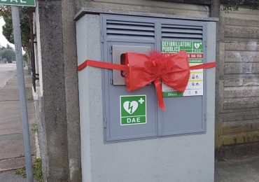 24 infermieri stabilizzati donano all'Irccs-Piemonte un defibrillatore per ringraziare