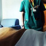 Quanti e quali batteri sono presenti sulle divise degli infermieri a fine turno?