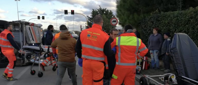 Bari: terribile schianto tra ambulanza in codice rosso e vettura