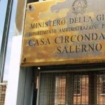 Carcere di Salerno, detenuto prende a pugni un infermiere