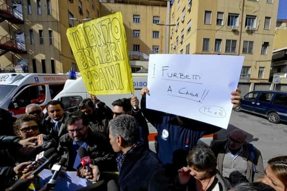 Concorso Cardarelli: tenta di copiare durante la prova, infermiere fermato e denunciato