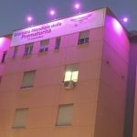 La facciata del policlinico Casilino si tinge di viola per rendere omaggio ai neonati prematuri