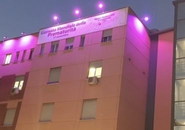 La facciata del policlinico Casilino si tinge di viola per rendere omaggio ai neonati prematuri