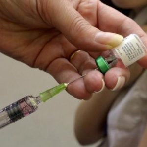 Ostetrica licenziata per non essersi vaccinara: “Solo IgG fuori range, non sono una No Vax”