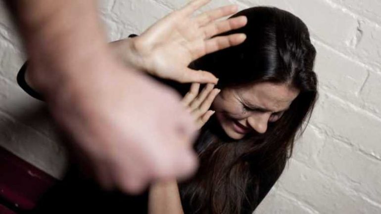 Violenza sulle donne, il M5S promette “massimo impegno in Parlamento”