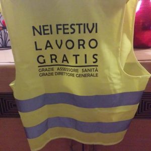 “Nei festivi lavoro gratis”. Gli infermieri indossano i gilet gialli a Sassari