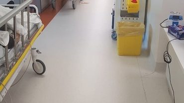 Ospedale del Mare: pazienti ricoverati in corridoio anche in Terapia Intensiva
