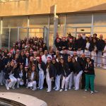 Auguri di Natale a sorpresa a Bari: studenti universitari di infermieristica portano il Natale in reparto