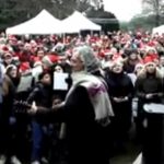 Cantanatale: centinaia di cittadini si riuniscono in coro davanti al reparto di oncoematologia pediatrica di Padova