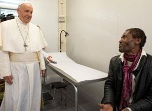 Papa Francesco dona un nuovo ambulatorio ai senzatetto 1
