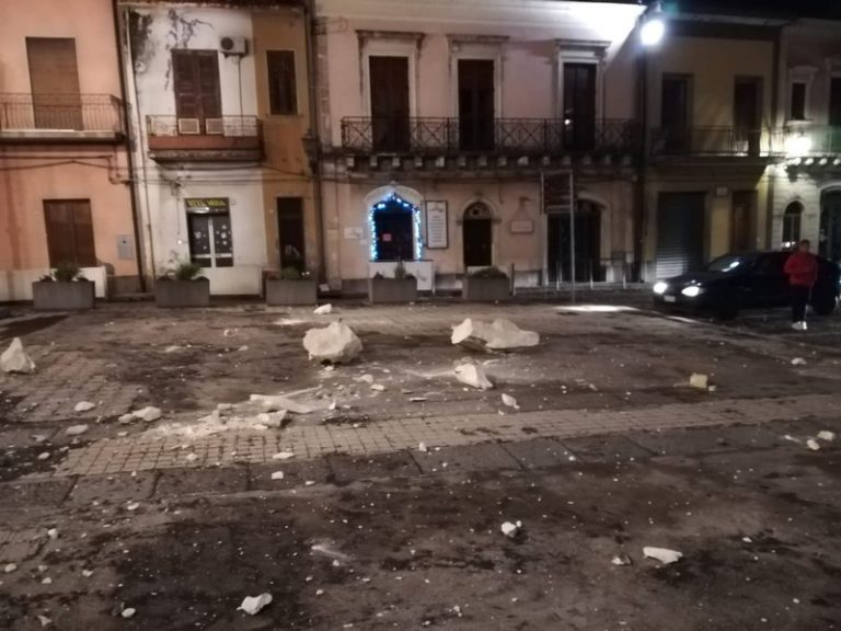 Sicilia, forte scossa di terremoto nella notte: numerosi crolli e dispersi