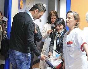 Totti visita i bimbi ricoverati al Bambin Gesù:”Vi aiuterò a costruire il nuovo ospedale”