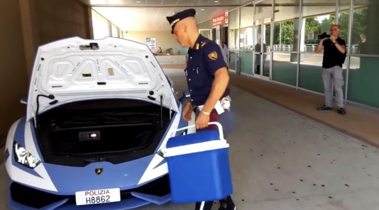 Trapianto d’organo in tempi di record grazie alla Lamborghini Huracán da 325 km/h della Polizia