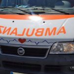 Ambulanza in codice rosso bersagliata da lancio di razzi e petardi: equipaggio costretto a fuggire