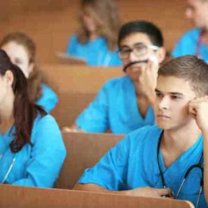 Balcani, diplomi da infermiere in vendita a 1.200 euro