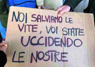 Bari, gli infermieri protestano: “Incertezza sul nostro futuro”