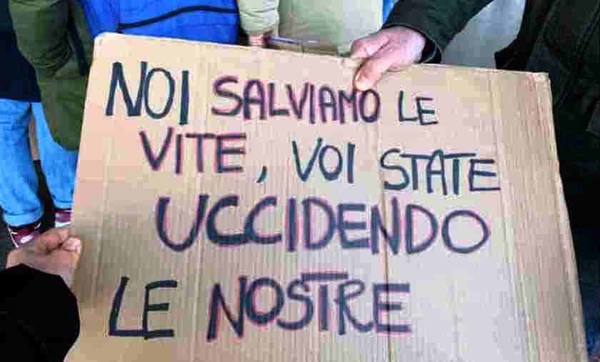 Bari, gli infermieri protestano: “Incertezza sul nostro futuro”