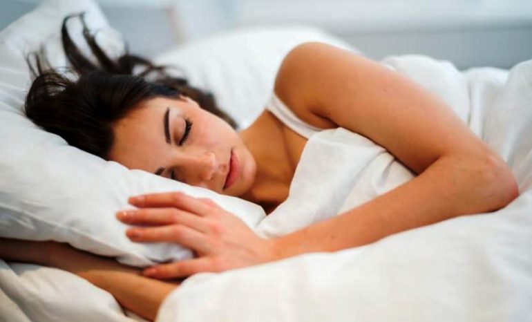 Malattie cardiache, dormire meno di sei ore a notte accresce il rischio