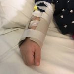Corigliano: arto dbambino immobilizzato con pezzi di cartone durante l’infusione endovenosa