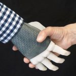È italiana la prima mano robotica sensibile al tatto: trapianto eseguito in Svezia 1