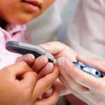 Le maestre non lo aiutano: bimbo diabetico costretto a cambiare asilo