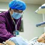 Donna 51enne rischia di morire dopo essersi iniettata succo di frutta per via endovenosa