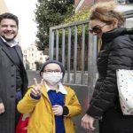 Matteo torna a scuola: tutti i compagni vaccinati e felici per lui