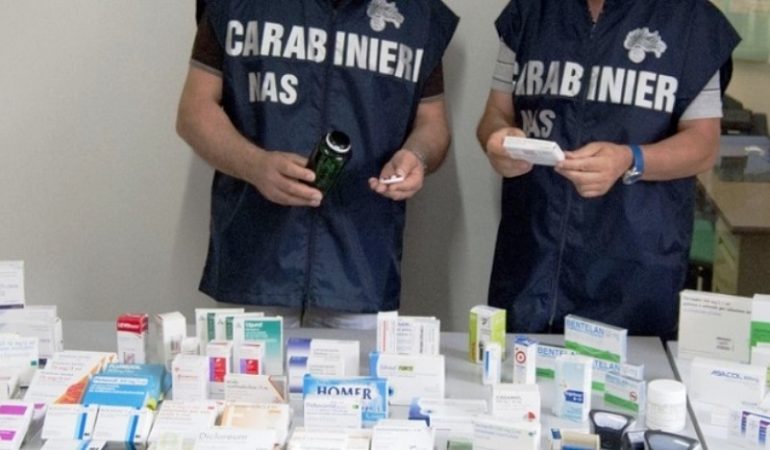 Napoli, arrestato farmacista: vendeva medicinali rubati