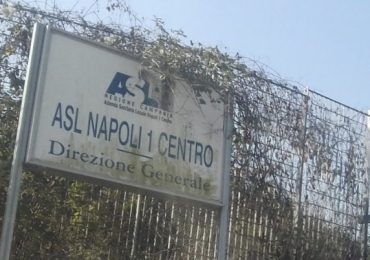 Napoli, scandalo infermieri abusivi:”Tutti muratori assunti senza titoli negli anni ‘70. Non hanno nemmeno idea di cosa sia un elettrodo”