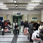 Ospedale “Cardarelli”, emergenza senza fine: barelle anche davanti agli ascensori