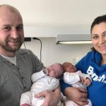 Gemelle nascono a tre mesi di distanza l’una dall’altra: un raro caso di parto gemellare in due fasi