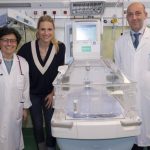 Michelle Hunziker svuota il proprio armadio per donare un’incubatrice all’Humanitas