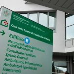 Casalecchio, pulizia dei denti in orario di lavoro: caposala denunciata