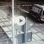 Treno travolge ambulanza al passaggio a livello: morti sul colpo infermiere e medico a bordo