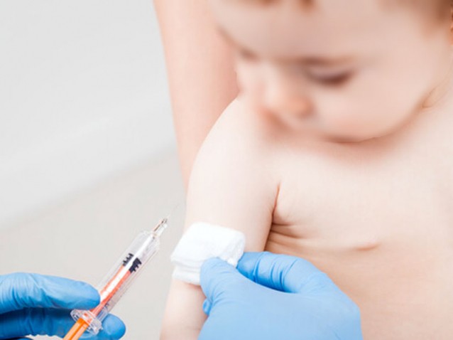 Vaccini: un italiano su due crede che causino gravi effetti collaterali come l’autismo