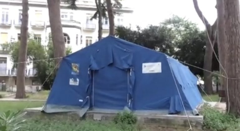 Ospedale Ingrassia, la camera mortuaria trasferita in una tenda in mezzo a una pineta