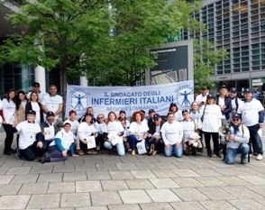 No al demansionamento: presidi di protesta degli infermieri Nursing Up in 10 regioni 1