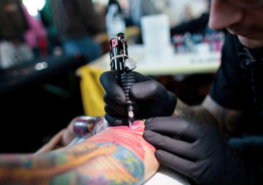 Pigmenti per tatuaggi, altri due ritiri dal mercato per rischio cancro