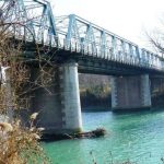 Donna si lascia cadere nel Piave: salvata da infermiere in vacanza