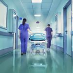 Doppi turni, niente riposi e ferie rimandate: la sanità italiana è ormai al collasso