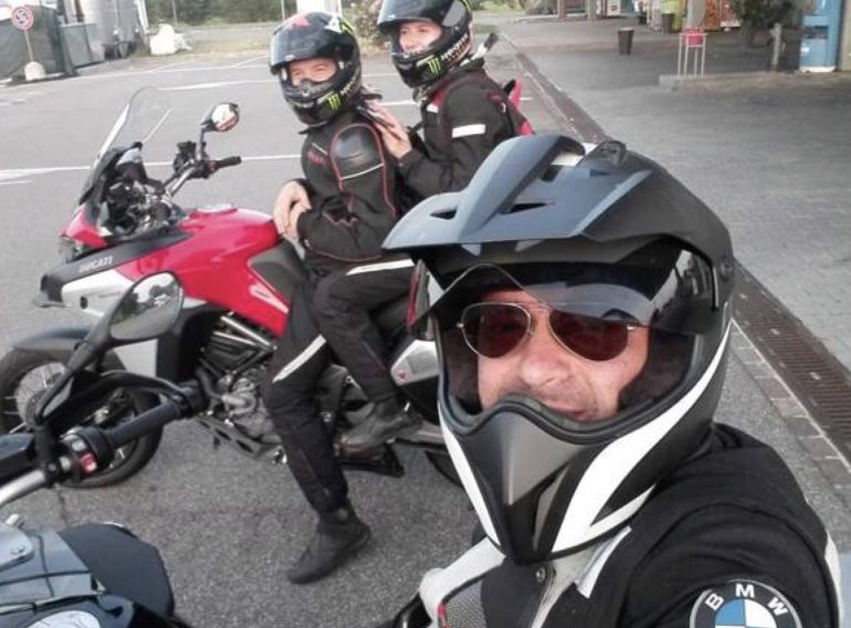 La vacanza-sfida di Domenico: «Con la macchina per la dialisi nel baule della mia moto»