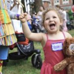 Gli ex neonati prematuri degli ultimi decenni si riuniscono per incontrare infermieri e medici che hanno salvato loro la vita