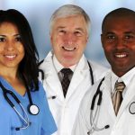 Boom di assunzioni per medici, infermieri e fisioterapisti stranieri. Ma gli stipendi…