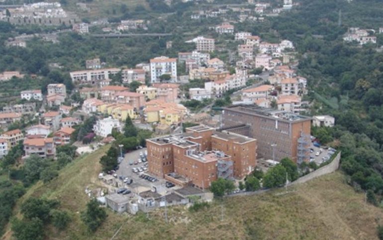 I misteri della sanità in Calabria: infermieri smontanti dalla notte “costretti” a coprire anche il turno di mattina