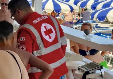 Infarto in spiaggia per una bimba di 1 anno: salva grazie ad infermiera e medico in vacanza