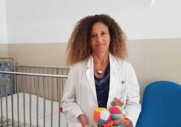 Gli infermieri di Lampedusa si auto-tassano per comprare vestiti, scarpe e giocattoli per i piccoli migranti sbarcati dalla nave Open Arms